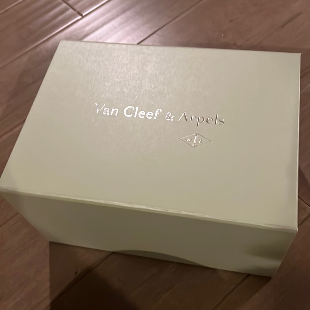 Authentic Van Cleef & Arpels Empty Gift Box - image 1